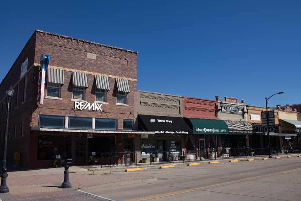 Image of downtown Midlothian TX, where Charitable Movers & Packers is located.