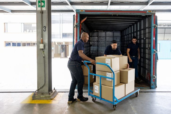 A Guide to Choose the Right Moving and Storage Service